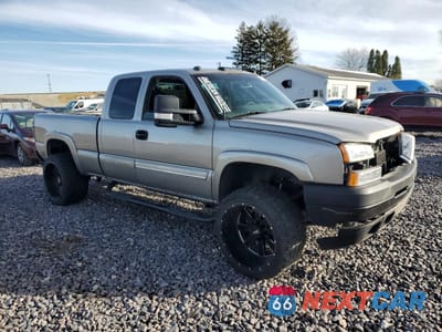 Czwarte zdjęcie samochodu z boku: 2003 CHEVROLET SILVERADO K2500 HEAVY DUTY VIN:1GCHK29U23E144655 - miniatura