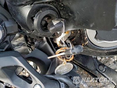 Zdjęcie 8 z 9 samochodu: 2025 KAWASAKI EX650 R VIN:ML5EXER17SDAG6558 - miniatura