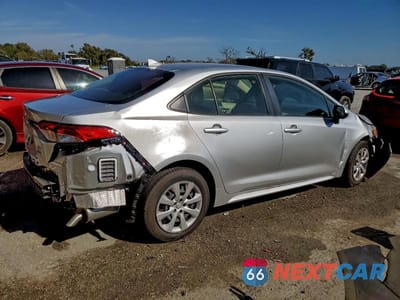 Trzecie zdjęcie samochodu z tyłu: 2025 TOYOTA COROLLA HYBRID LE VIN:JTDBCMFE9SJ045414 - miniatura