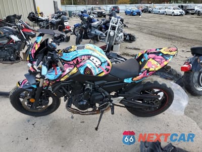 Trzecie zdjęcie samochodu z tyłu: 2023 KAWASAKI ER650 P VIN:ML5EREP16PDA84896 - miniatura