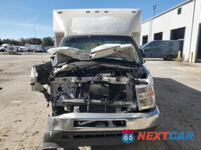 Piąte zdjęcie samochodu w środku: 2021 FORD E350 DELIVERY TRUCK VIN:1FDWE3FK0MDC04734 - miniatura