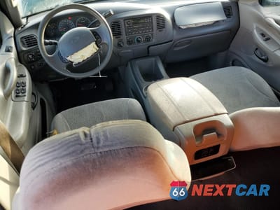 Zdjęcie 8 z 16 samochodu: 2000 FORD EXPEDITION XLT VIN:1FMPU16L6YLB26248 - miniatura