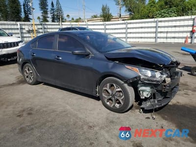 Czwarte zdjęcie samochodu z boku: 2019 KIA FORTE VIN:3KPF24AD3KE081132 - miniatura