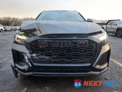 Piąte zdjęcie samochodu w środku: 2023 AUDI RS Q8 VIN:WU1ARBF18PD033422 - miniatura