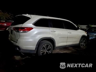 Trzecie zdjęcie samochodu z tyłu: 2019 TOYOTA HIGHLANDER VIN:5TDZZRFH9KS365274 - miniatura