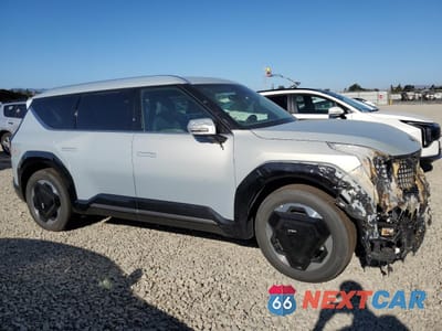 Czwarte zdjęcie samochodu z boku: 2026 KIA EV9 LAND VIN:5XYADFS55TG011384 - miniatura