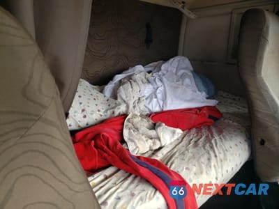 Zdjęcie 6 z 10 samochodu: 2015 VOLVO VNL SEMI TRUCK VIN:4V4NC9DG5FN921414 - miniatura