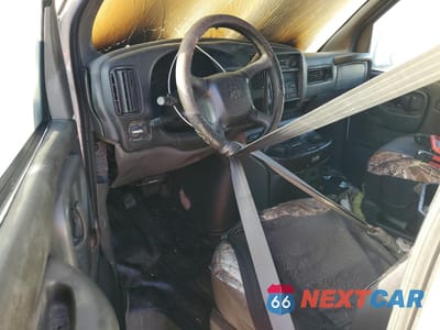 Zdjęcie 8 z 13 samochodu: 2001 CHEVROLET EXPRESS G2500 VIN:1GCGG25R711126557 - miniatura