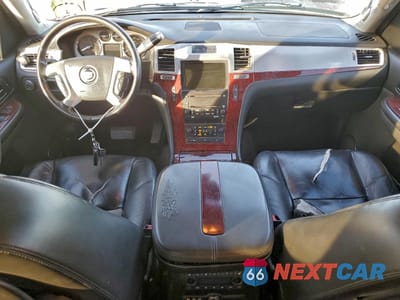 Zdjęcie 8 z 13 samochodu: 2008 CADILLAC ESCALADE ESV VIN:1GYFK66858R181294 - miniatura