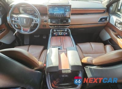 Zdjęcie 8 z 13 samochodu: 2024 LINCOLN NAVIGATOR RESERVE VIN:5LMJJ2LG9REL11425 - miniatura