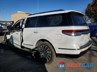 Drugie zdjęcie samochodu z przodu: 2023 LINCOLN NAVIGATOR BLACK LABEL VIN:5LMJJ2TG6PEL00217 - miniatura