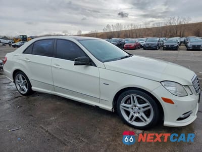 Czwarte zdjęcie samochodu z boku: 2012 MERCEDES-BENZ E 350 4MATIC VIN:WDDHF8JB5CA575389 - miniatura