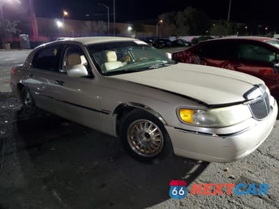 Czwarte zdjęcie samochodu z boku: 1999 LINCOLN TOWN CAR CARTIER VIN:1LNHM83W7XY691721 - miniatura