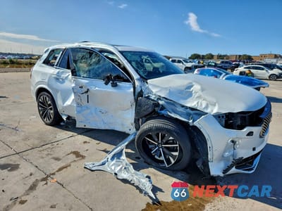 Czwarte zdjęcie samochodu z boku: 2025 VOLVO XC90 PLUS VIN:YV4062PB7S1372799 - miniatura