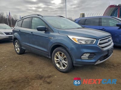 Czwarte zdjęcie samochodu z boku: 2018 FORD ESCAPE SE VIN:1FMCU9GD6JUA29197 - miniatura
