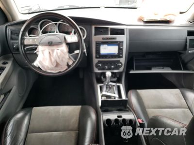 Zdjęcie 8 z 15 samochodu: 2006 DODGE MAGNUM SRT-8 VIN:2D8GV77306H275396 - miniatura