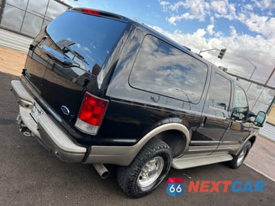 Czwarte zdjęcie samochodu z boku: 2005 FORD EXCURSION EDDIE BAUER VIN:1FMSU45PB5EA05897 - miniatura
