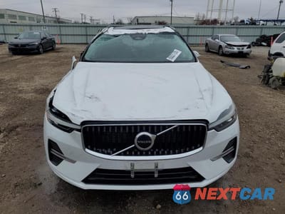 Piąte zdjęcie samochodu w środku: 2022 VOLVO XC60 B5 MOMENTUM VIN:YV4L12RK4N1080010 - miniatura