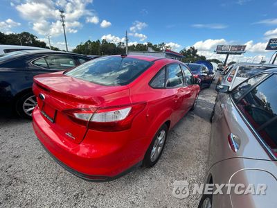 Czwarte zdjęcie samochodu z boku: 2013 FORD FOCUS SE VIN:1FADP3F24DL360695 - miniatura