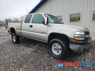 Czwarte zdjęcie samochodu z boku: 2002 CHEVROLET SILVERADO K2500 HEAVY DUTY VIN:1GCHK29G42E105798 - miniatura