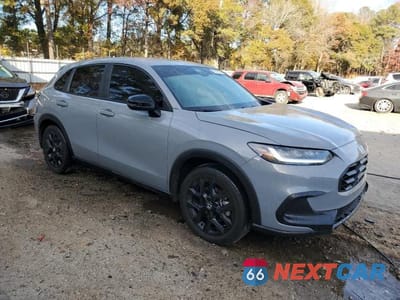 Czwarte zdjęcie samochodu z boku: 2025 HONDA HR-V SPORT VIN:3CZRZ1H57SM737208 - miniatura