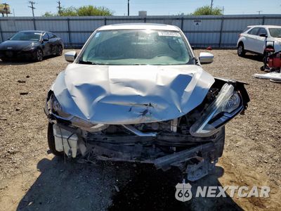 Piąte zdjęcie samochodu w środku: 2017 NISSAN SENTRA S VIN:3N1AB7APXHY385669 - miniatura