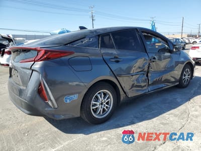 Trzecie zdjęcie samochodu z tyłu: 2022 TOYOTA PRIUS PRIME LE VIN:JTDKAMFP5N3200203 - miniatura