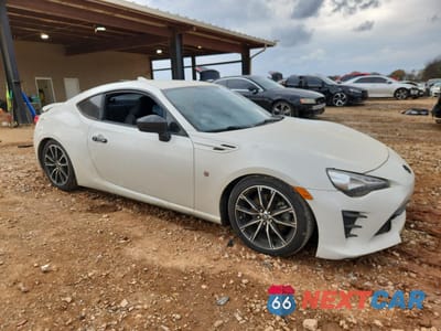 Czwarte zdjęcie samochodu z boku: 2017 TOYOTA 86 BASE VIN:JF1ZNAA12H8711417 - miniatura