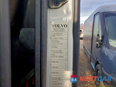 Zdjęcie 10 z 10 samochodu: 2017 VOLVO VNL SEMI TRUCK VIN:4V4NC9EH1HN972984 - miniatura