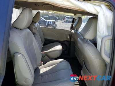 Zdjęcie 11 z 13 samochodu: 2013 TOYOTA SIENNA XLE VIN:5TDYK3DC8DS303310 - miniatura