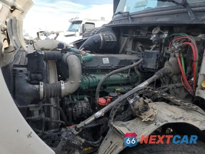 Zdjęcie 7 z 10 samochodu: 2017 VOLVO VNL SEMI TRUCK VIN:4V4NC9EH7HN974285 - miniatura