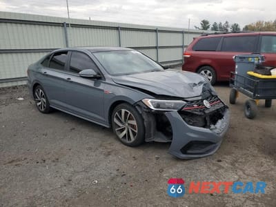 Czwarte zdjęcie samochodu z boku: 2019 VOLKSWAGEN JETTA GLI VIN:3VW6T7BU6KM270924 - miniatura