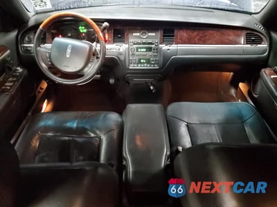 Zdjęcie 8 z 12 samochodu: 2010 LINCOLN TOWN CAR SIGNATURE LIMITED VIN:2LNBL8CV5AX750787 - miniatura