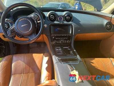 Zdjęcie 9 z 14 samochodu: 2013 JAGUAR XJ VIN:SAJWA1C73D8V44829 - miniatura