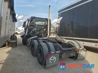 Trzecie zdjęcie samochodu z tyłu: 2014 VOLVO VNL SEMI TRUCK VIN:4V4NC9EG3EN161898 - miniatura