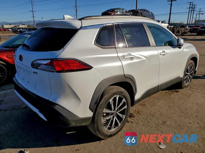 Trzecie zdjęcie samochodu z tyłu: 2022 TOYOTA COROLLA CROSS XLE VIN:7MUDAAAG4NV019029 - miniatura