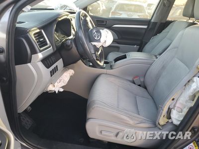 Zdjęcie 7 z 15 samochodu: 2016 TOYOTA HIGHLANDER LE VIN:5TDZKRFH0GS155867 - miniatura