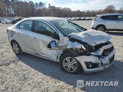 Czwarte zdjęcie samochodu z boku: 2015 CHEVROLET SONIC LT VIN:1G1JC5SH6F4220491 - miniatura