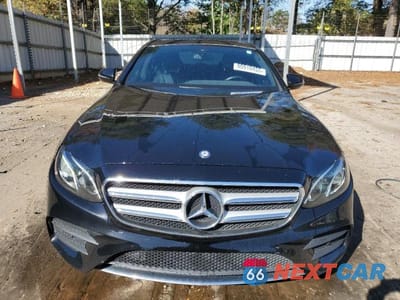 Piąte zdjęcie samochodu w środku: 2017 MERCEDES-BENZ E 300 VIN:WDDZF4JB4HA210223 - miniatura