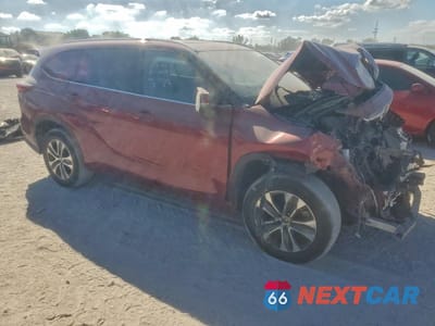 Czwarte zdjęcie samochodu z boku: 2022 TOYOTA HIGHLANDER XLE VIN:5TDGZRAH5NS541496 - miniatura