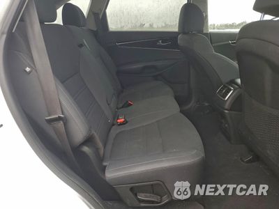 Zdjęcie 11 z 16 samochodu: 2019 KIA SORENTO L VIN:5XYPG4A31KG511465 - miniatura