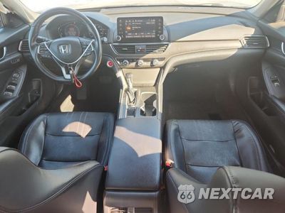 Zdjęcie 8 z 12 samochodu: 2018 HONDA ACCORD TOURING VIN:1HGCV1F99JA114439 - miniatura