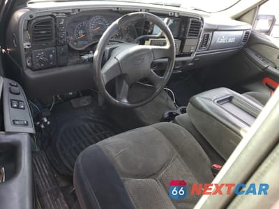 Zdjęcie 8 z 15 samochodu: 2003 CHEVROLET SILVERADO K2500 HEAVY DUTY VIN:1GCHK29U23E144655 - miniatura