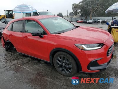 Czwarte zdjęcie samochodu z boku: 2025 HONDA HR-V SPORT VIN:3CZRZ1H50SM715972 - miniatura