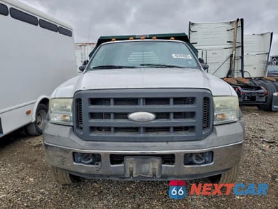 Piąte zdjęcie samochodu w środku: 2005 FORD F450 SUPER DUTY VIN:1FDXF46P75EC21139 - miniatura