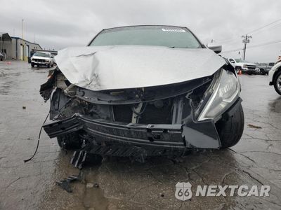 Piąte zdjęcie samochodu w środku: 2018 NISSAN SENTRA S VIN:3N1AB7AP2JY317193 - miniatura