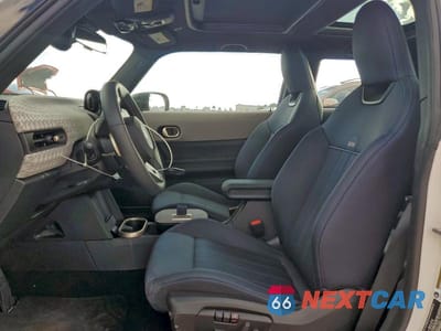 Zdjęcie 7 z 12 samochodu: 2025 MINI COOPER BASE VIN:WMW13GD08S2X10430 - miniatura