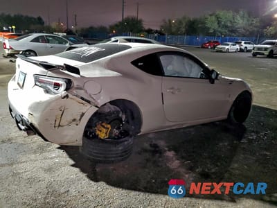 Trzecie zdjęcie samochodu z tyłu: 2017 TOYOTA 86 BASE VIN:JF1ZNAA17H9707227 - miniatura