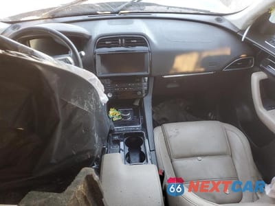 Zdjęcie 8 z 12 samochodu: 2020 JAGUAR F-PACE PRESTIGE VIN:SADCK2FX2LA645940 - miniatura