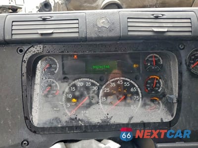 Zdjęcie 8 z 10 samochodu: 2019 FREIGLINER CASCADIA 113 VIN:3AKJGHDV5KDKK2802 - miniatura